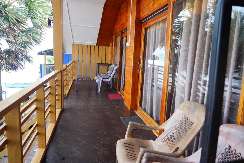 Golden Beach Hotel & Restaurant - 2