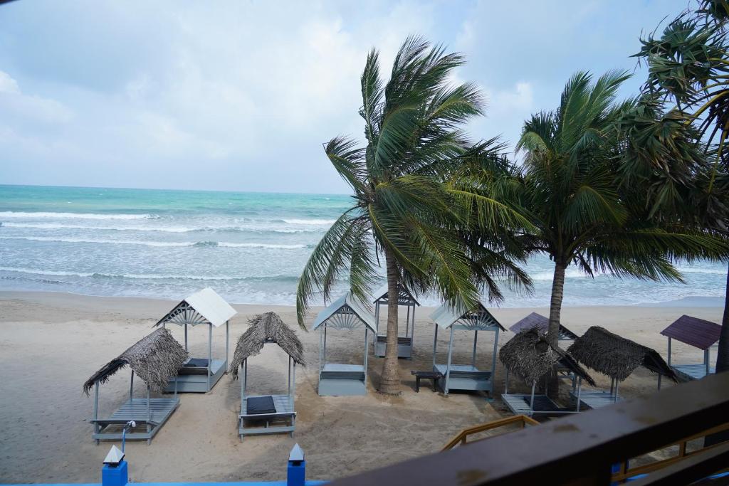 Golden Beach Hotel & Restaurant - 1