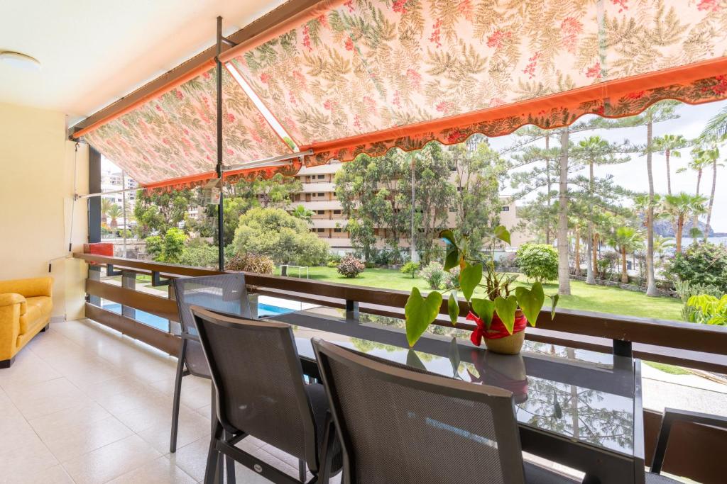 Balkón nebo terasa v ubytování Seafront apartment just 200m from Las Vistas Beach
