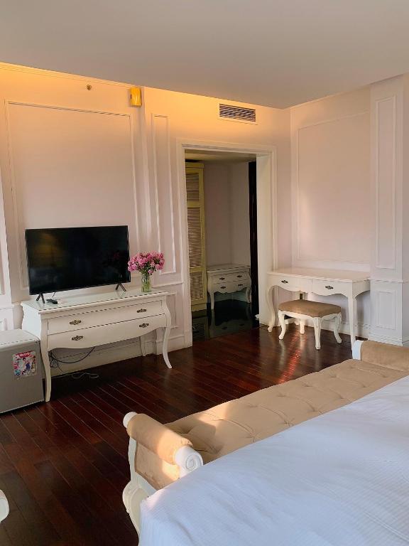 Postel nebo postele na pokoji v ubytování Ha Noi Memory Central Hotel And Spa