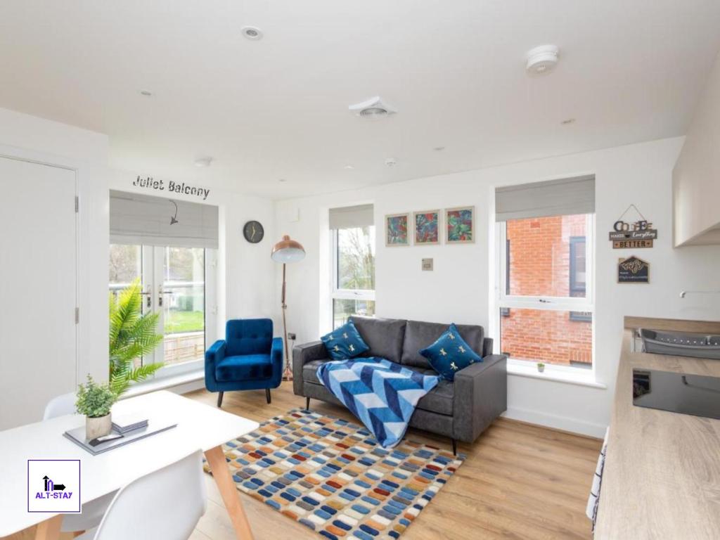 a living room with a couch and a table at Copper Beech by Alt-Stay - 2 Bed En Suite Contractor, Corporate & Relocation Accommodation near LBA with EV Plug, Parking, King Bed, Workspace, Kitchen, Smart TV and Wi Fi - Long Stay Ready with Weekly and Monthly Rates in Horsforth