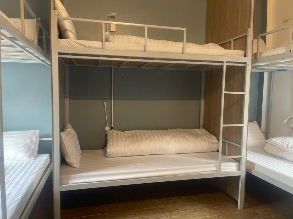 Postel nebo postele na pokoji v ubytování Tamcoc Backpackers Hostel Homestay