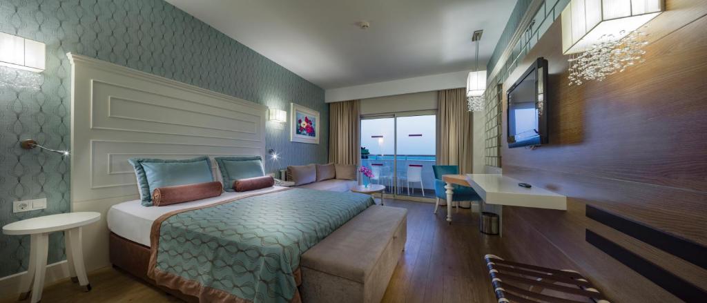 Postel nebo postele na pokoji v ubytování Sentido Trendy Verbena Beach Hotel