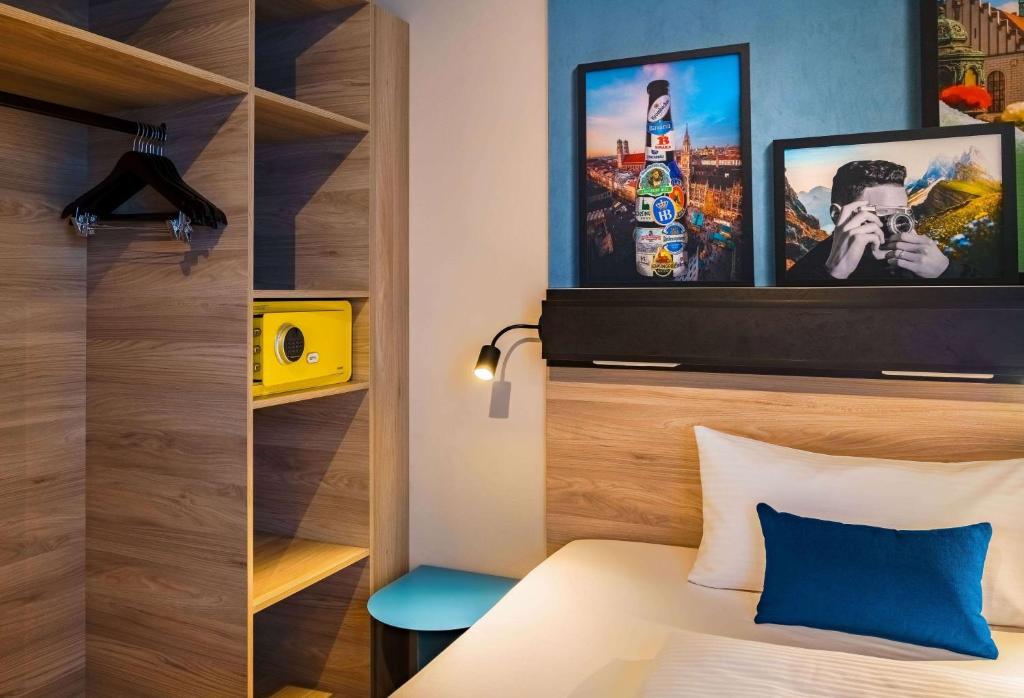 Letto o letti in una camera di Ramada Encore by Wyndham Munich Messe