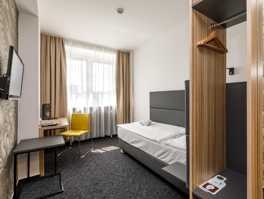 Postel nebo postele na pokoji v ubytování Harmony Club Hotel