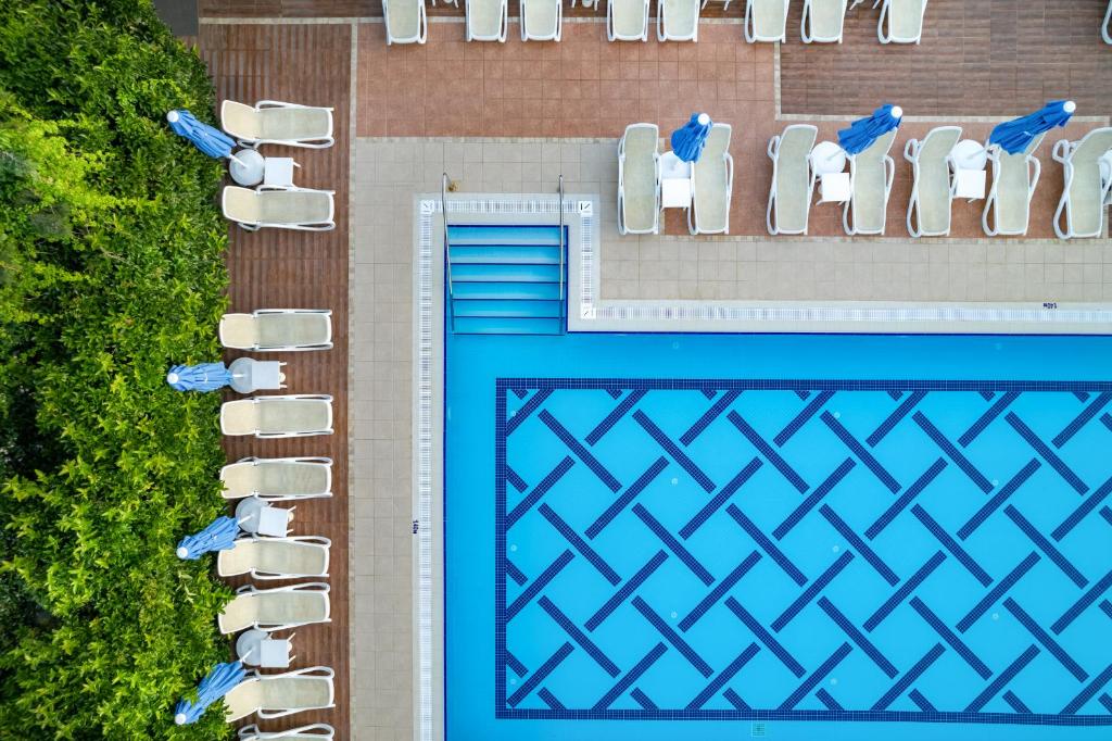 Bazén v ubytování Sentido Trendy Verbena Beach Hotel nebo v jeho okolí