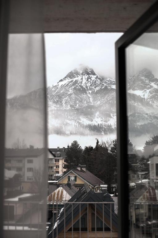 Nespecifikovaný výhled na hory nebo výhled na hory při pohledu z hotelu