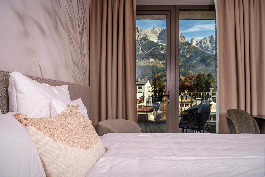 Nespecifikovaný výhled na hory nebo výhled na hory při pohledu z hotelu