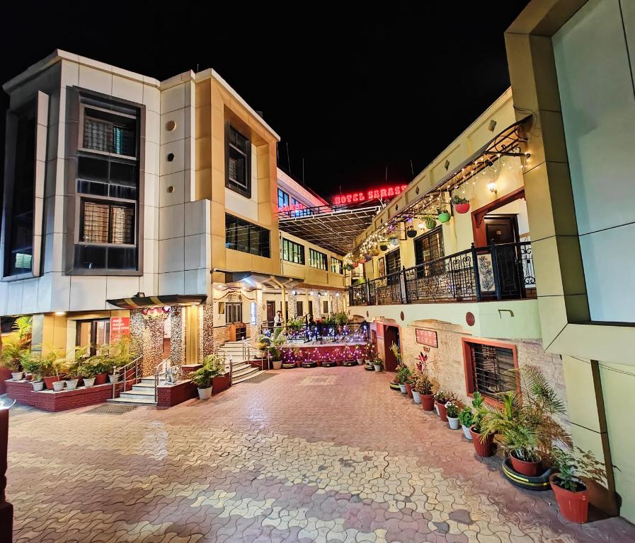 an empty courtyard of a building with potted plants at Hotel Saraswati in Mount Ābu