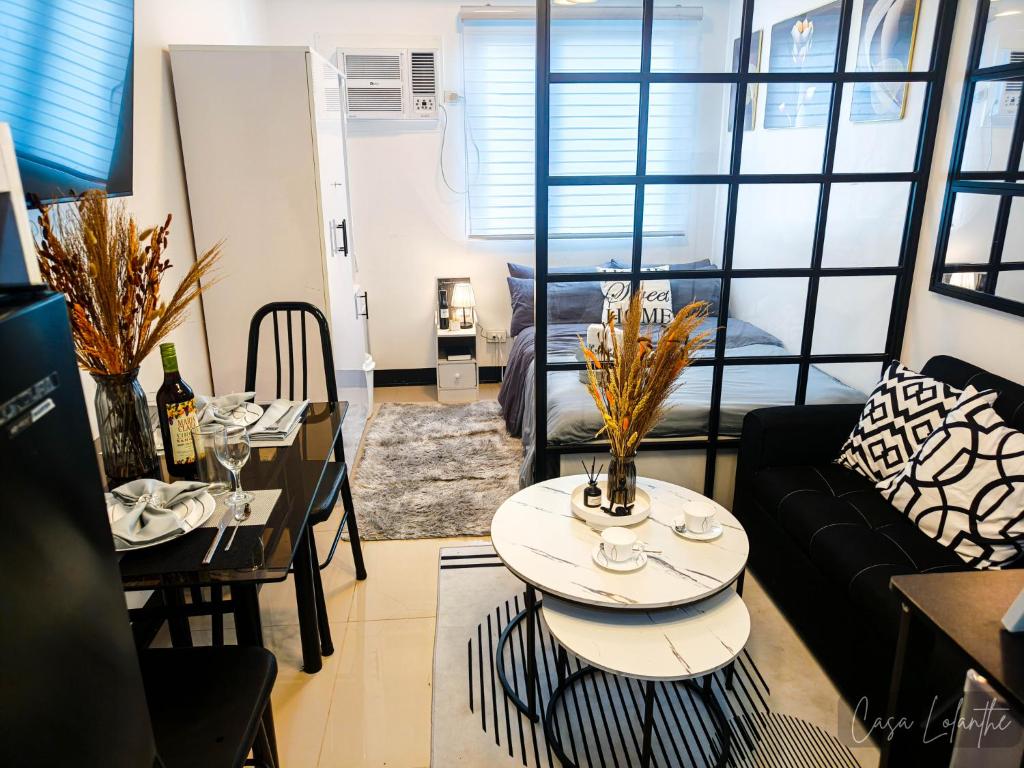 Posezení v ubytování Casa Lolanthe Fully Furnished Studio Unit
