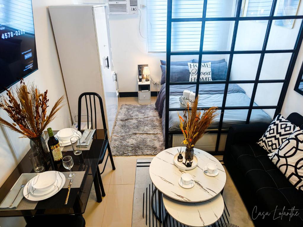 Posezení v ubytování Casa Lolanthe Fully Furnished Studio Unit