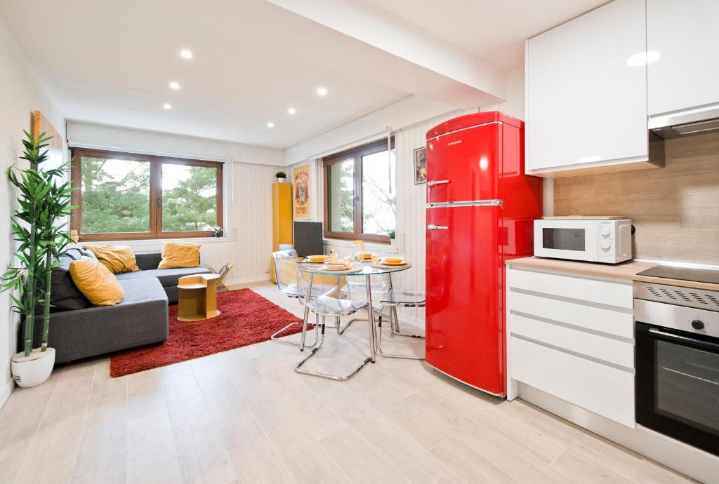 a kitchen and living room with a red refrigerator at Confort y aventura en La Pinilla Esquí y MTB in Cerezo de Arriba
