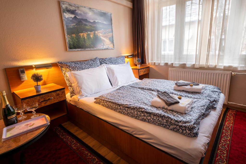 Postel nebo postele na pokoji v ubytování Hotel Kristal Gellért Hill