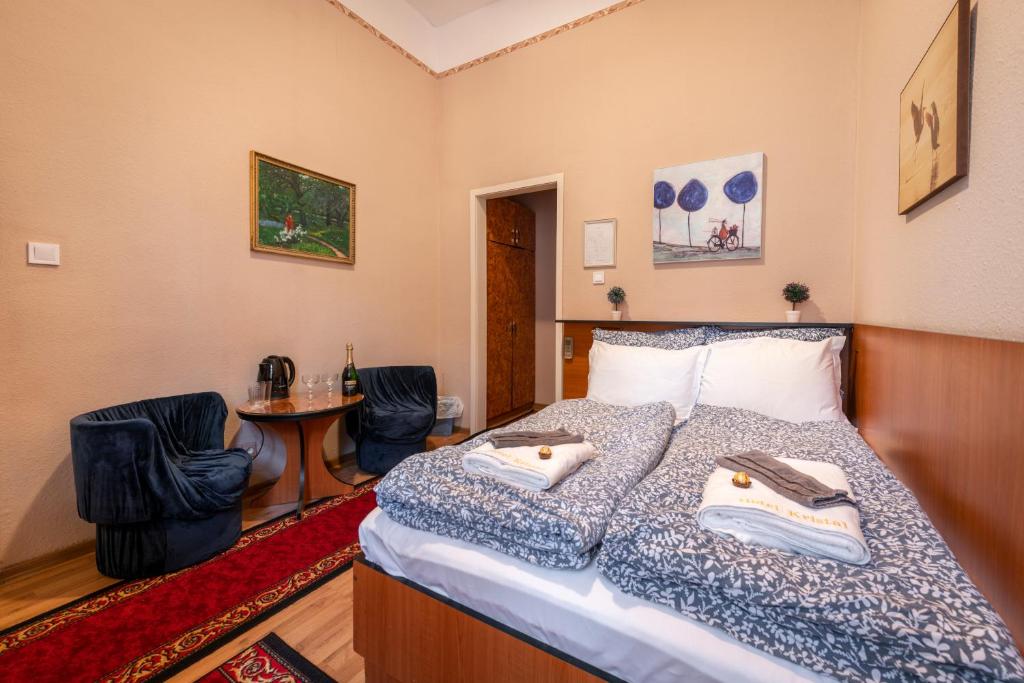 Postel nebo postele na pokoji v ubytování Hotel Kristal Gellért Hill