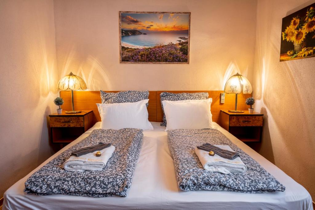 Postel nebo postele na pokoji v ubytování Hotel Kristal Gellért Hill