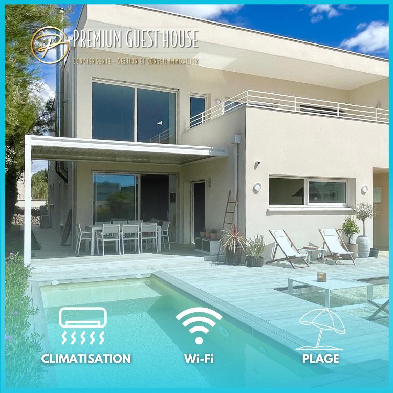 une villa avec piscine devant une maison dans l'établissement PGH N2 - Villa avec Piscine à 50m de la Plage, à La Grande Motte
