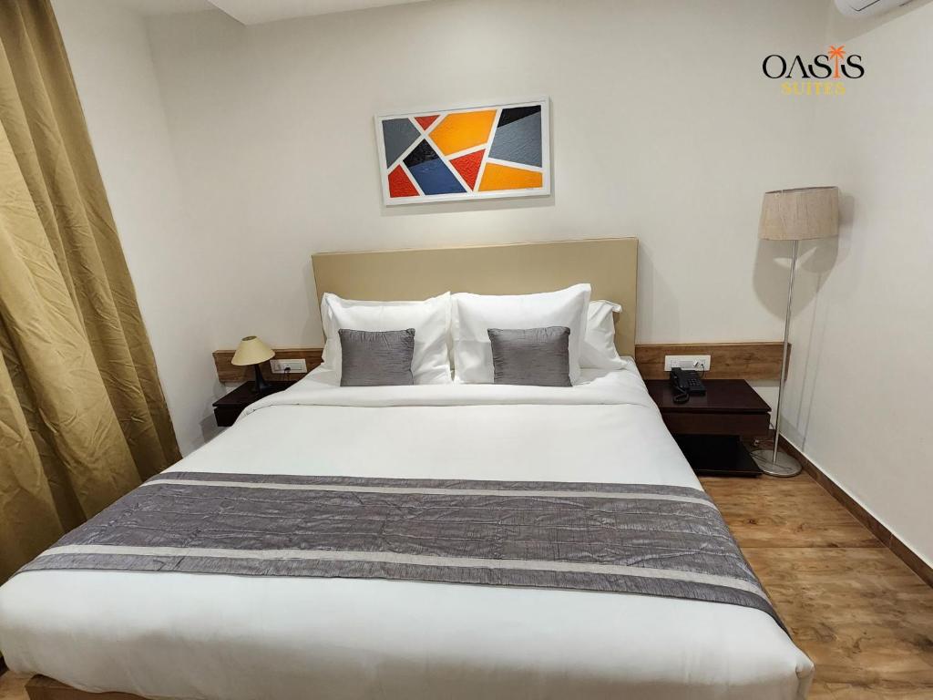 Postel nebo postele na pokoji v ubytování Oasis Suites
