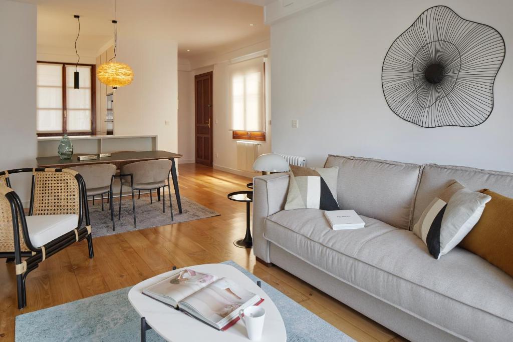 Amuitz Suite by FeelFreeRentals