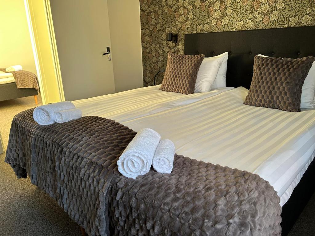 Postel nebo postele na pokoji v ubytování Grangärde Hotell