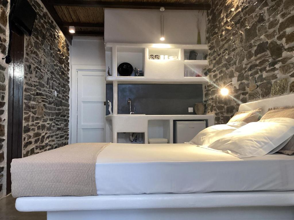 Łóżko lub łóżka w pokoju w obiekcie Milos Dream Life