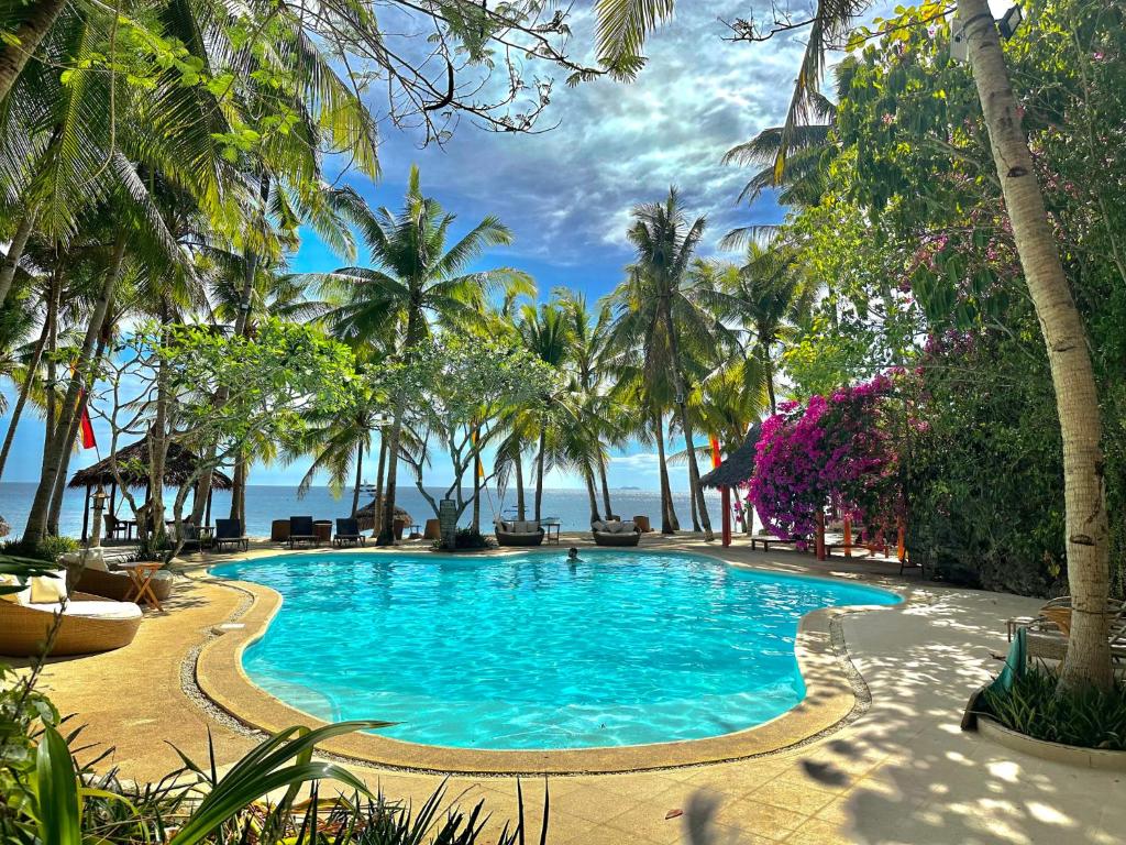 Bazén v ubytování Coco Sunset Beach Resort nebo v jeho okolí