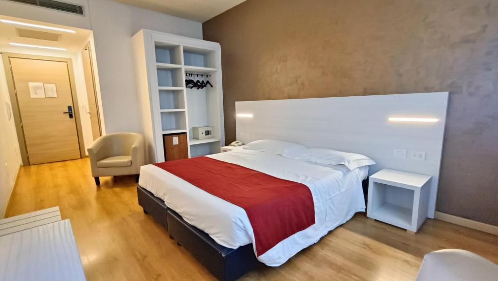 Hotel President - Standard Double Room