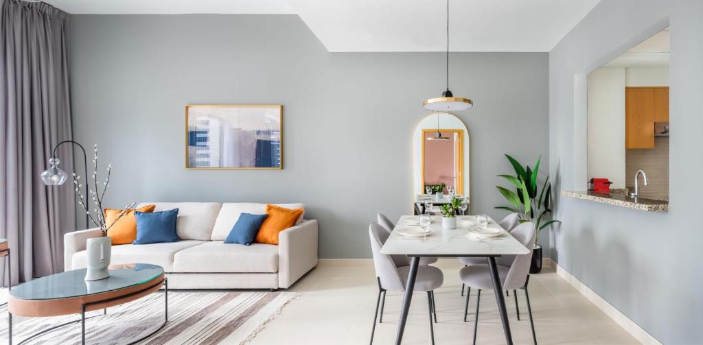 Posezení v ubytování Silkhaus stunning 1 BDR in Downtown near Business Bay