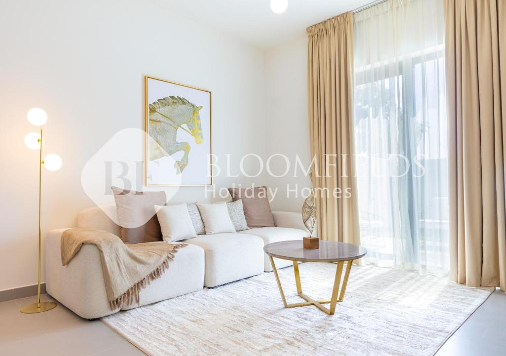 Χώρος καθιστικού στο Bloomfields Stylish 2Br Maid Noya Viva