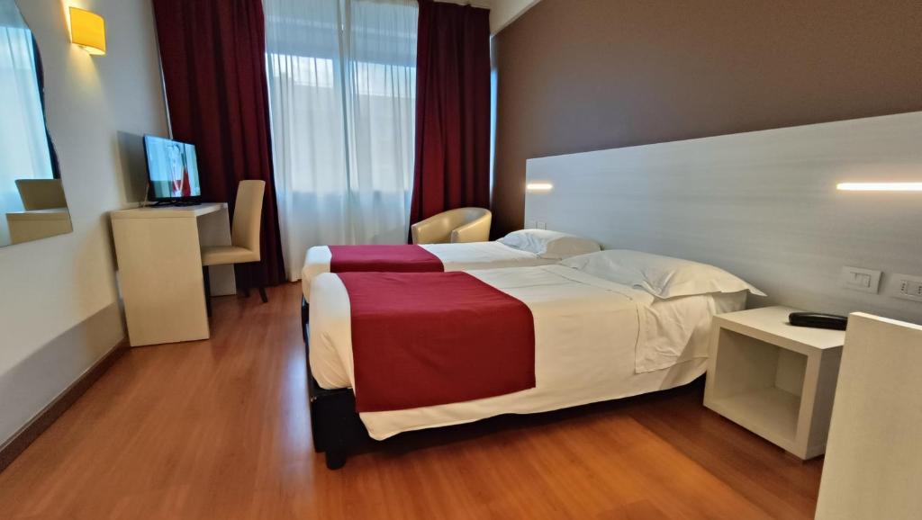 Hotel President - Standard Twin Room