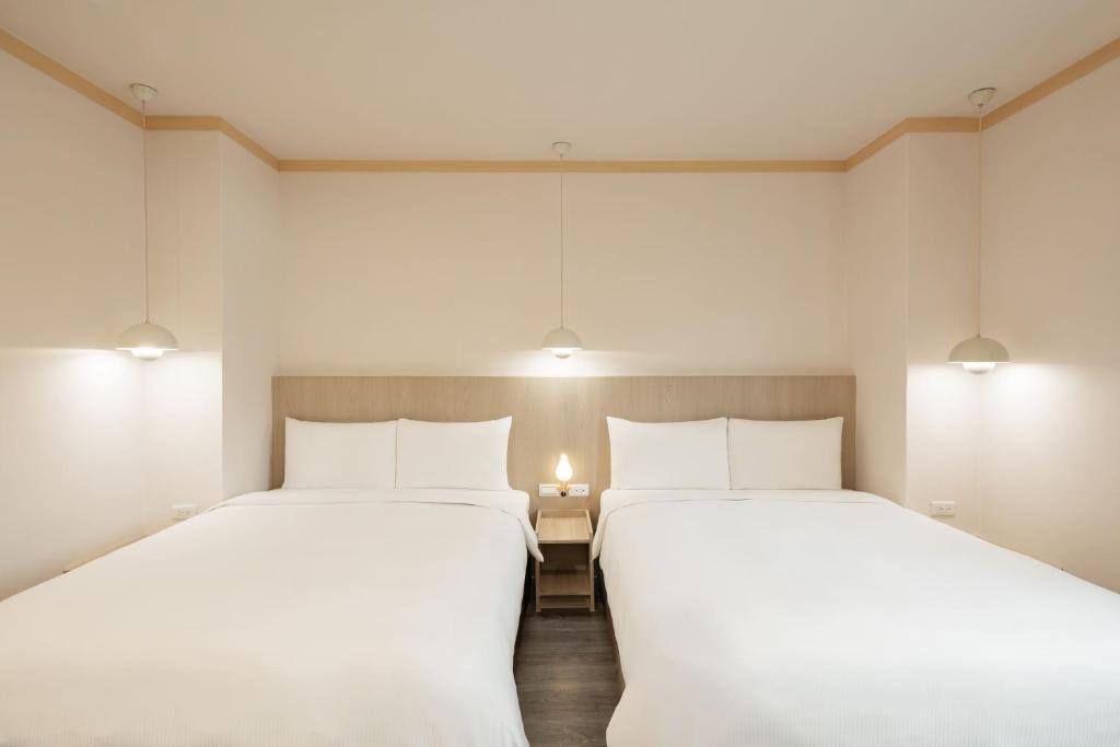 Kindness Hotel - Tainan Mingsheng Branch - Vierbettzimmer