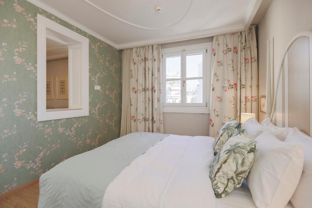 Gatto Perso Luxury Studios And Apartments - 3