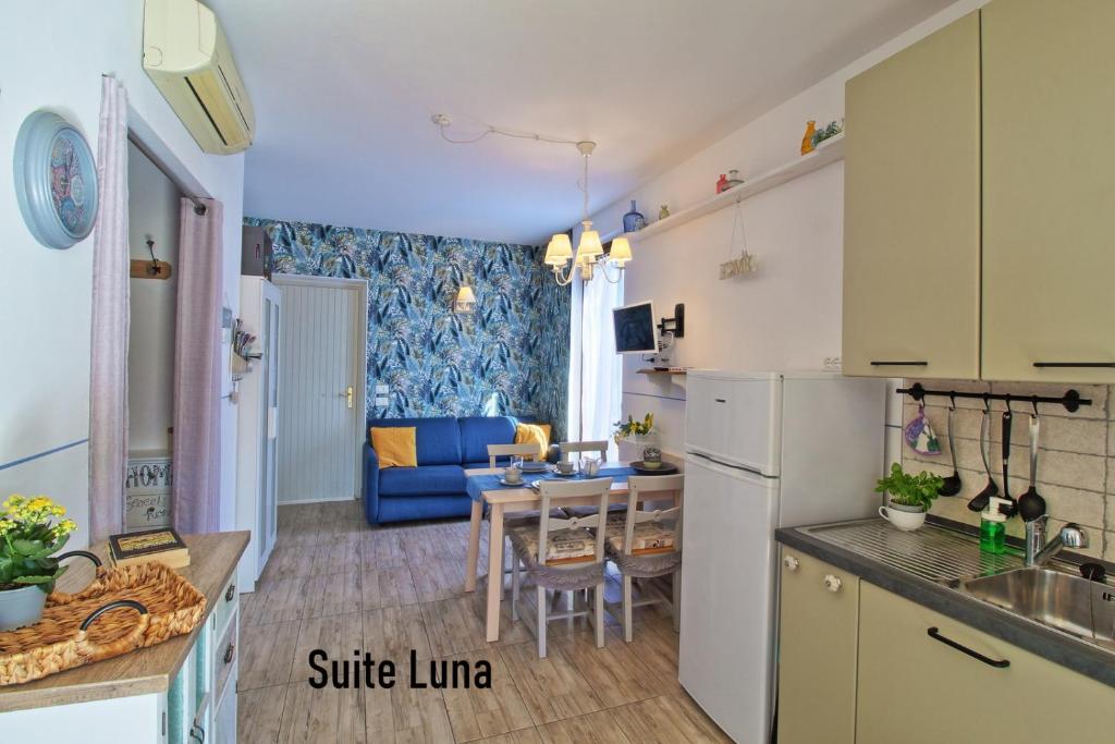 Kuchyňa alebo kuchynka v ubytovaní APPARTAMENTO di Charme SUITE LUNA