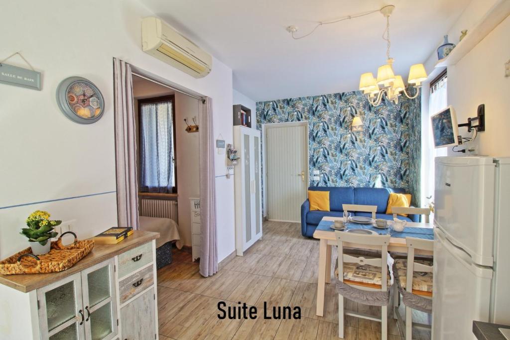 Kuchyňa alebo kuchynka v ubytovaní APPARTAMENTO di Charme SUITE LUNA