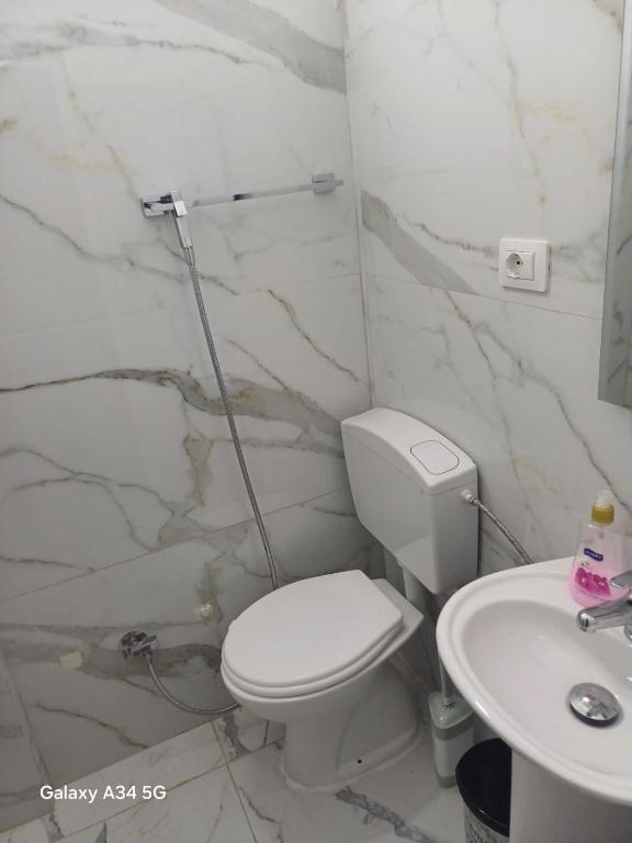 Koupelna v ubytování Hotel Sherifaj