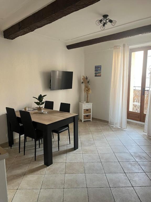 a dining room with a table and chairs at 2 rooms, old town in Antibes