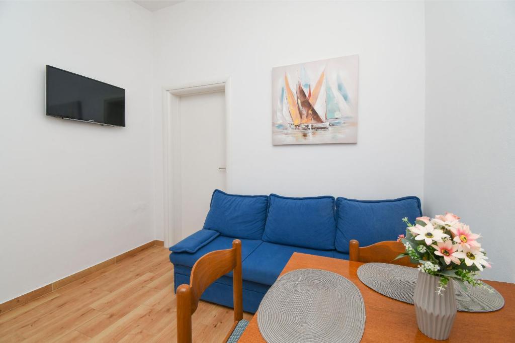 Televízia a/alebo spoločenská miestnosť v ubytovaní Apartments Rose