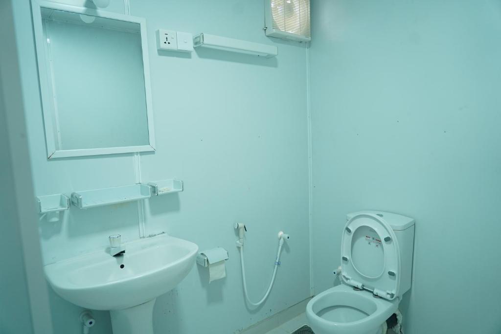 Golden Beach Hotel & Restaurant - 16