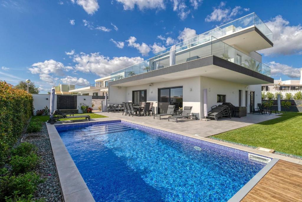 Manatee - Modern & Luxurious villa