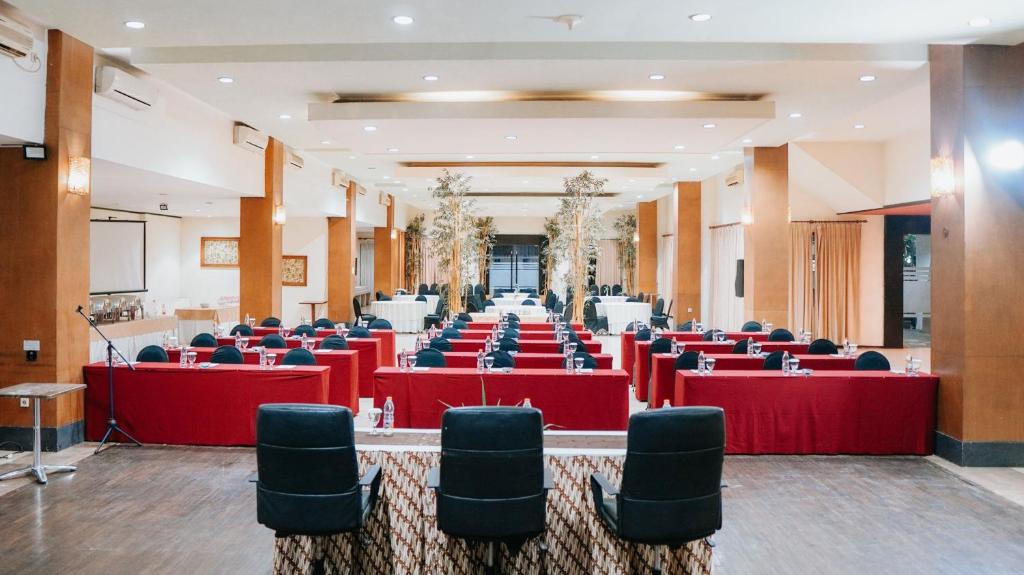 Konferenční prostory v ubytování Tuwuh Hotel at Kayutangan