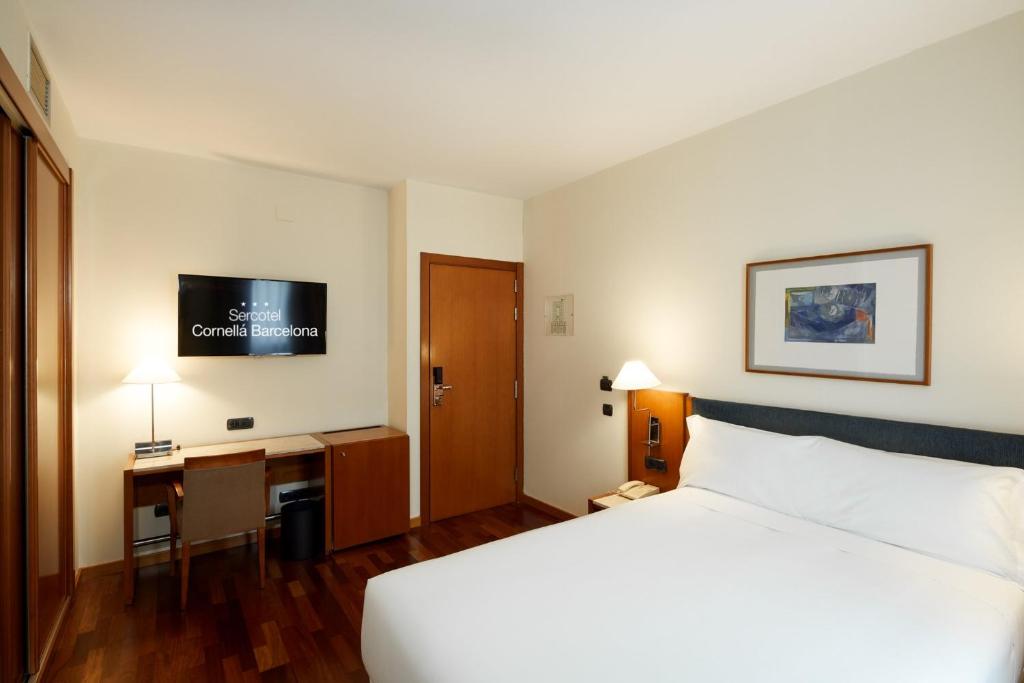 Postel nebo postele na pokoji v ubytování Sercotel Cornellà Barcelona