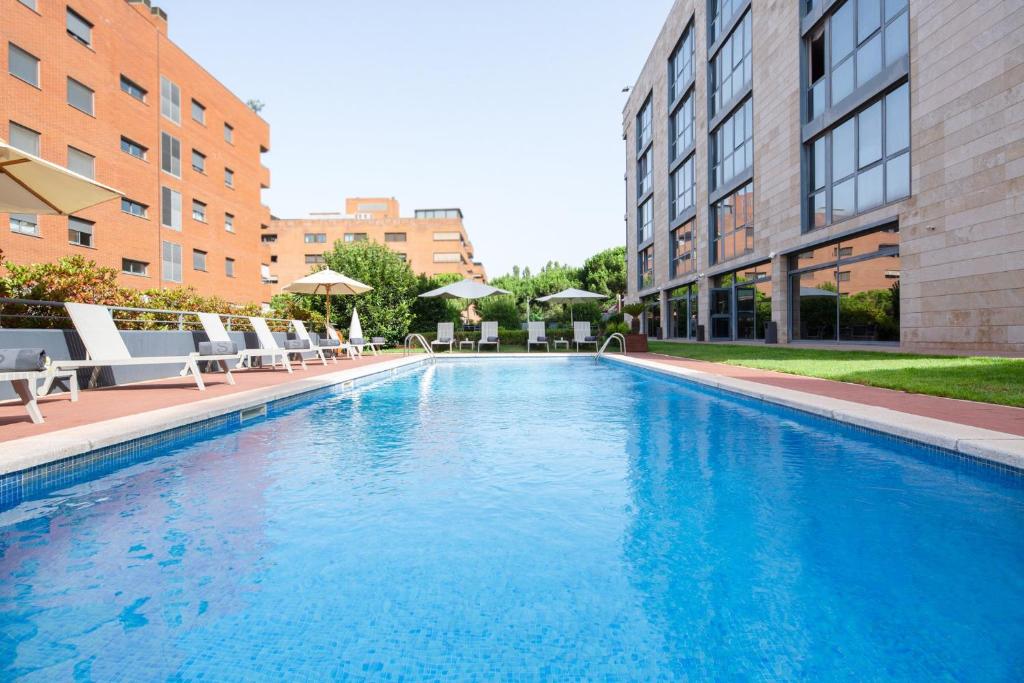 Bazén v ubytování Sercotel Cornellà Barcelona nebo v jeho okolí