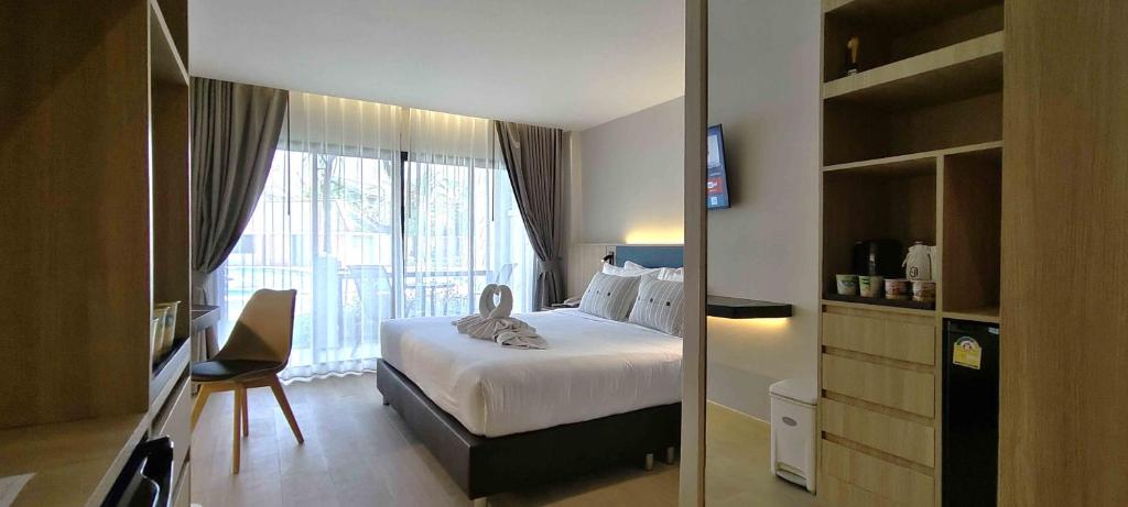 
Queen Room with Pool View
