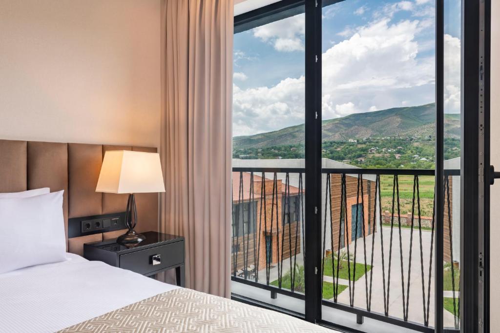 Nespecifikovaný výhled na hory nebo výhled na hory při pohledu z hotelu