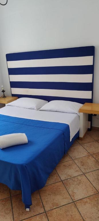 Postel nebo postele na pokoji v ubytování Sapphire Rooms