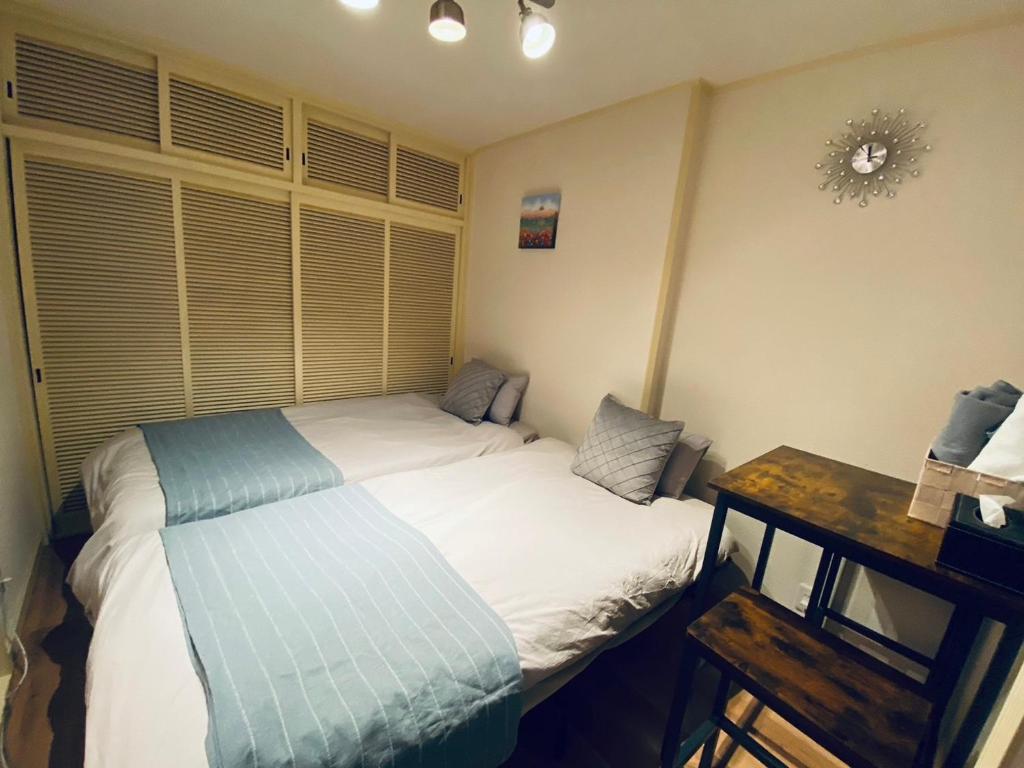Apartment House White Mansion 202