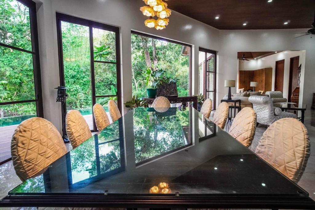 Posezení v ubytování CORON RIVERSIDE Guesthouse