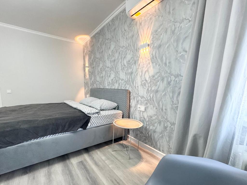 Llit o llits en una habitació de Main boulevard two bedrooms