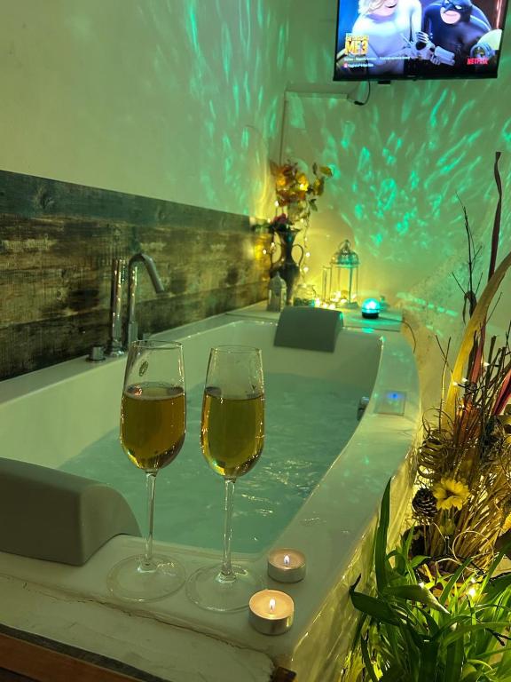 TV a/nebo společenská místnost v ubytování Relais Marmore con Jacuzzi per due persone