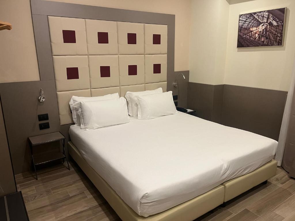Postel nebo postele na pokoji v ubytování Jr Hotels Bocconi Milano