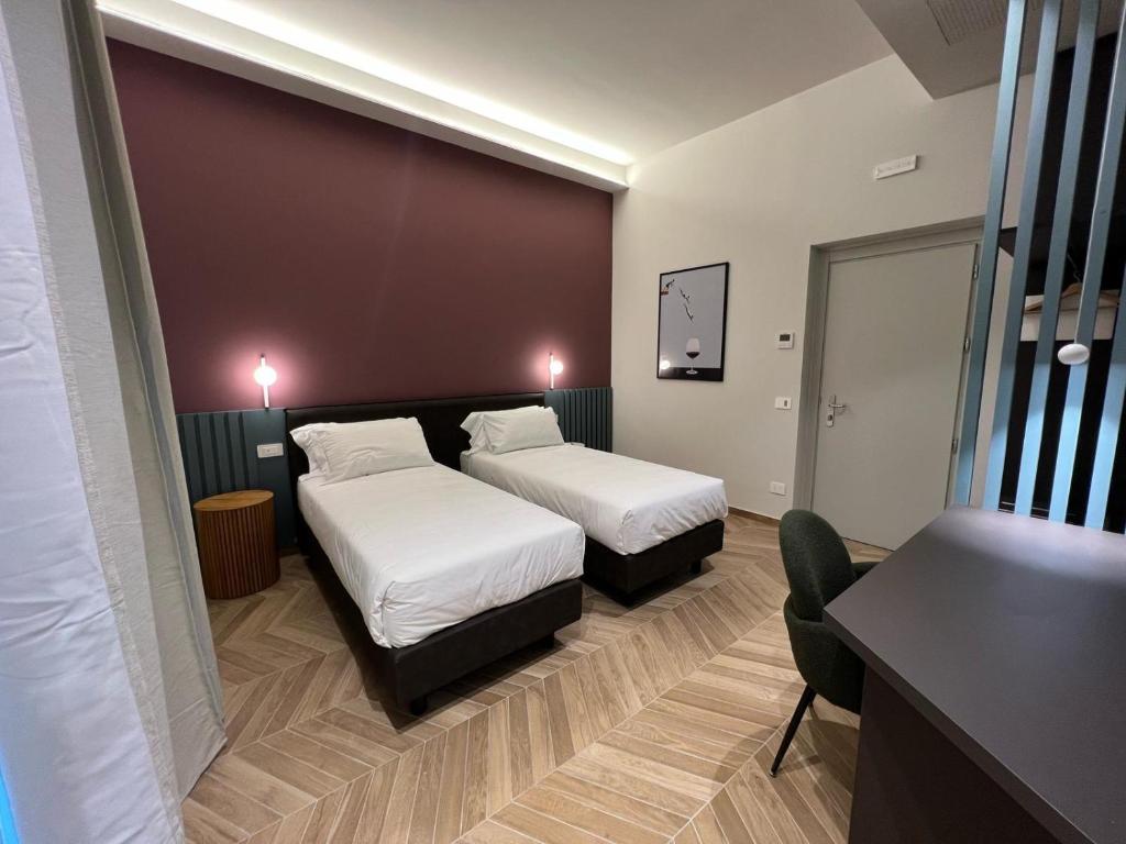 Llit o llits en una habitació de Hotel RossoVino Milano